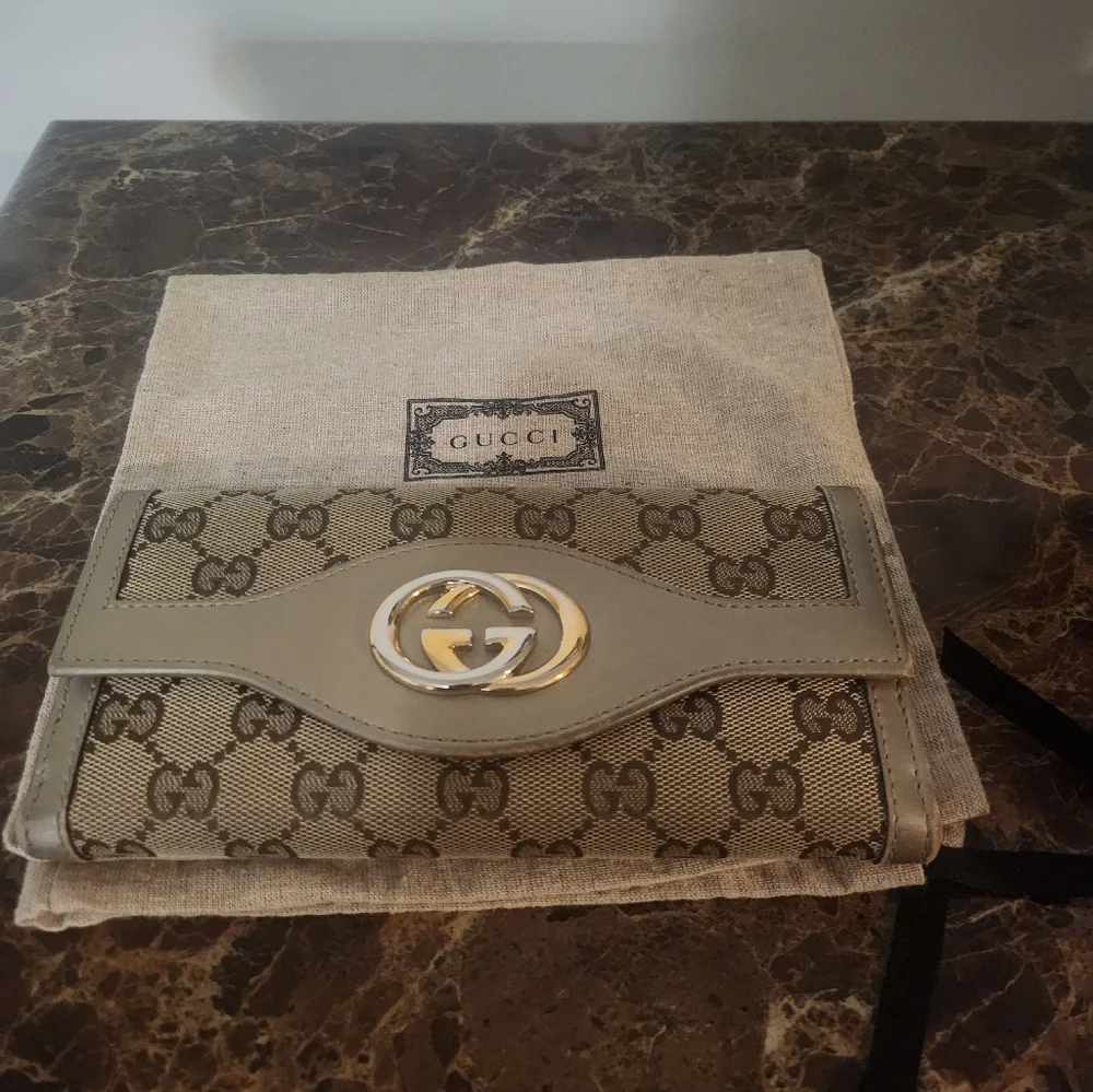 Gucci Beige/Gold Monogram Wallet GUC - Picture 3 of 16